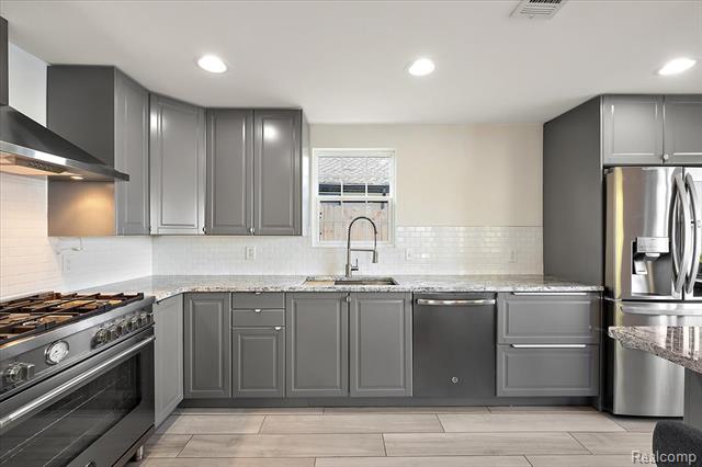 Builiding view nine for 9492 Round Lake, White Lake, MI. 48386