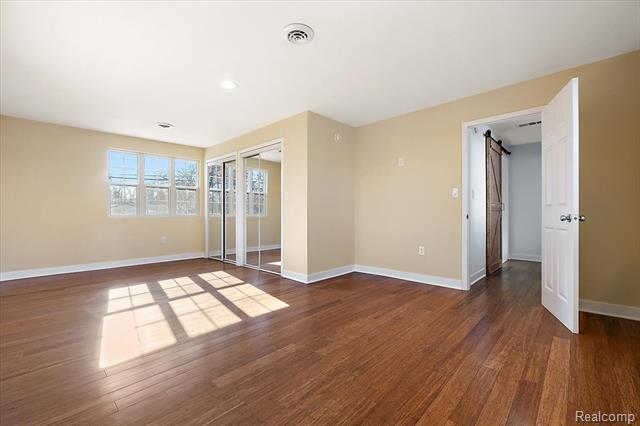 Builiding view sixteen for 9492 Round Lake, White Lake, MI. 48386