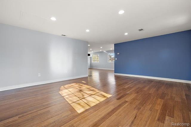 Builiding view thirteen for 9492 Round Lake, White Lake, MI. 48386