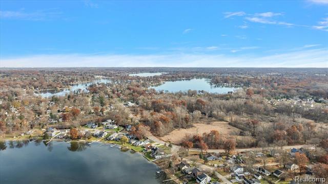 Builiding view thirty four for 9492 Round Lake, White Lake, MI. 48386