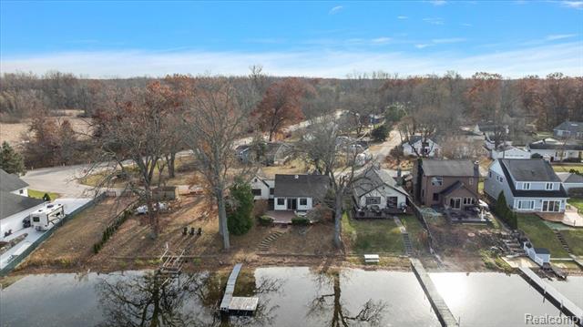 Builiding view thirty two for 9492 Round Lake, White Lake, MI. 48386