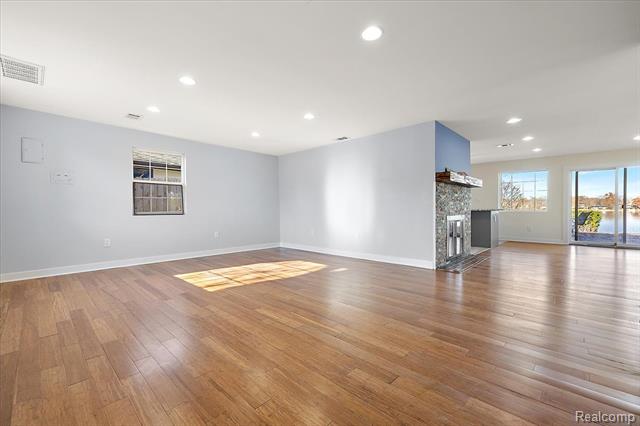 Builiding view twelve for 9492 Round Lake, White Lake, MI. 48386