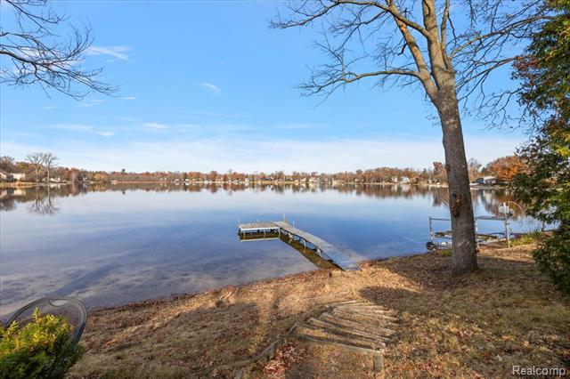 Builiding view twenty eight for 9492 Round Lake, White Lake, MI. 48386