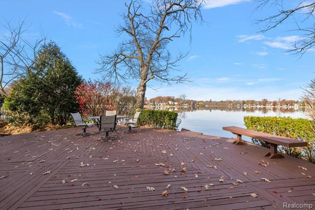 Builiding view twenty five for 9492 Round Lake, White Lake, MI. 48386