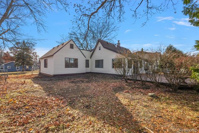 Builiding view twenty four for 9492 Round Lake, White Lake, MI. 48386