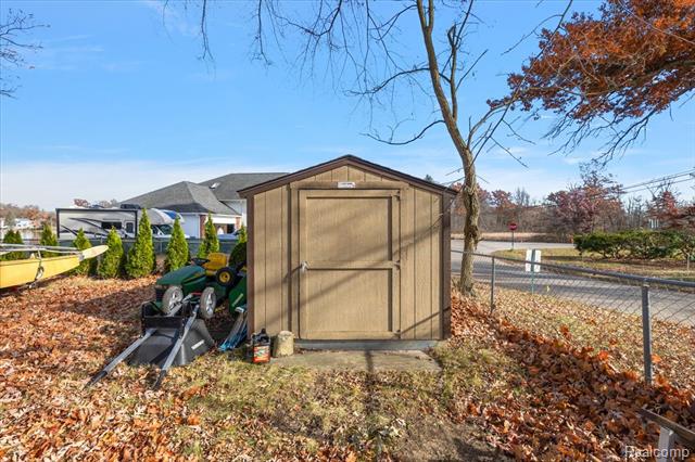 Builiding view twenty nine for 9492 Round Lake, White Lake, MI. 48386