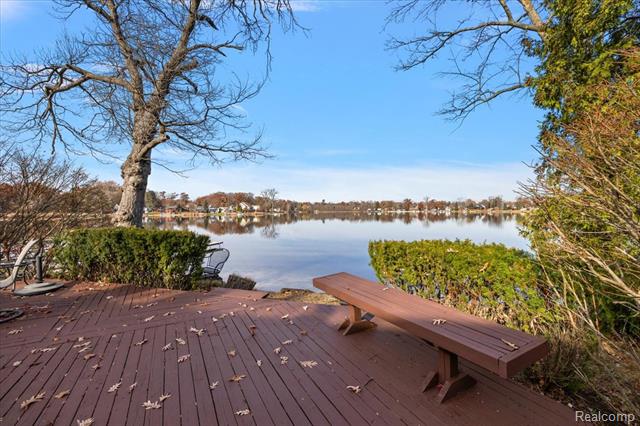 Builiding view twenty seven for 9492 Round Lake, White Lake, MI. 48386