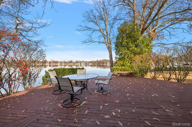 Builiding view twenty six for 9492 Round Lake, White Lake, MI. 48386