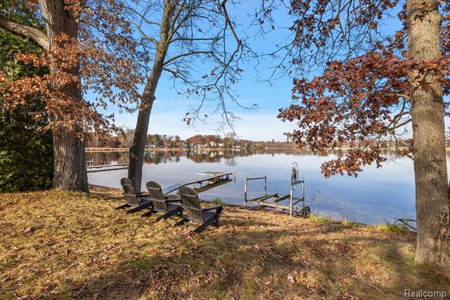 Builiding view twenty three for 9492 Round Lake, White Lake, MI. 48386