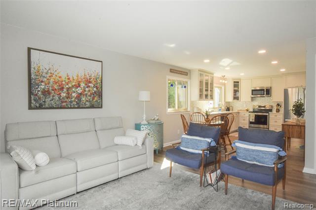 Builiding view eighteen for 8426 Cooley Beach, White Lake, MI. 48386