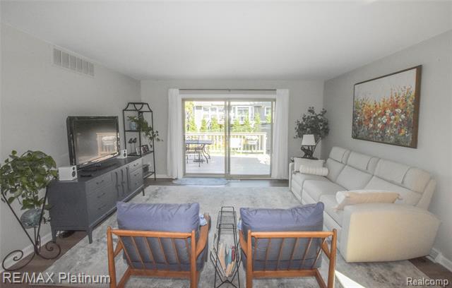 Builiding view fifteen for 8426 Cooley Beach, White Lake, MI. 48386