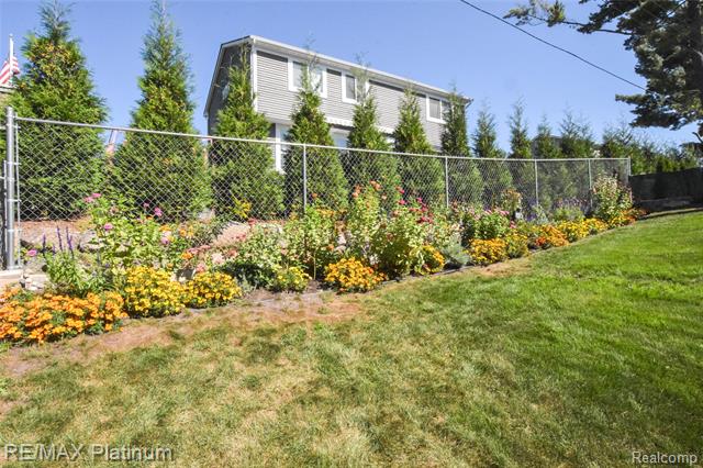 Builiding view fifty two for 8426 Cooley Beach, White Lake, MI. 48386