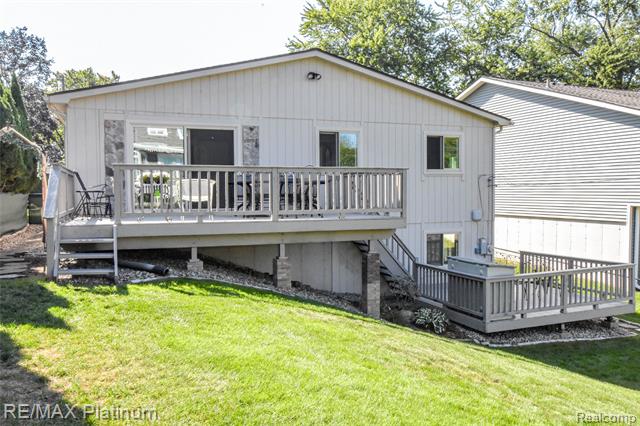 Builiding view forty eight for 8426 Cooley Beach, White Lake, MI. 48386