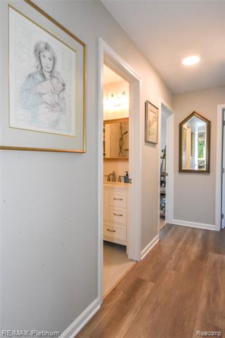 Builiding view nineteen for 8426 Cooley Beach, White Lake, MI. 48386