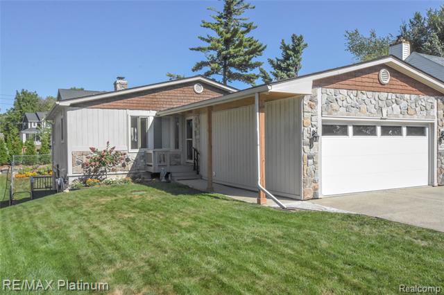 Builiding view one for 8426 Cooley Beach, White Lake, MI. 48386