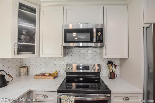 Builiding view seven for 8426 Cooley Beach, White Lake, MI. 48386