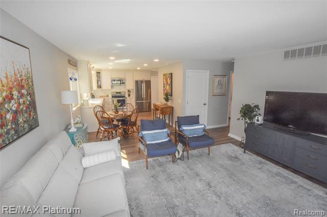 Builiding view seventeen for 8426 Cooley Beach, White Lake, MI. 48386