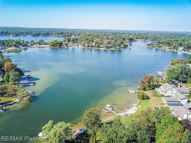 Builiding view sixty four for 8426 Cooley Beach, White Lake, MI. 48386