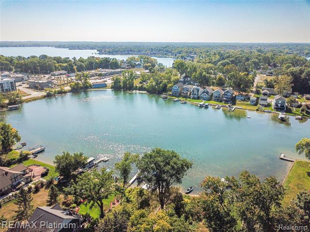 Builiding view sixty three for 8426 Cooley Beach, White Lake, MI. 48386