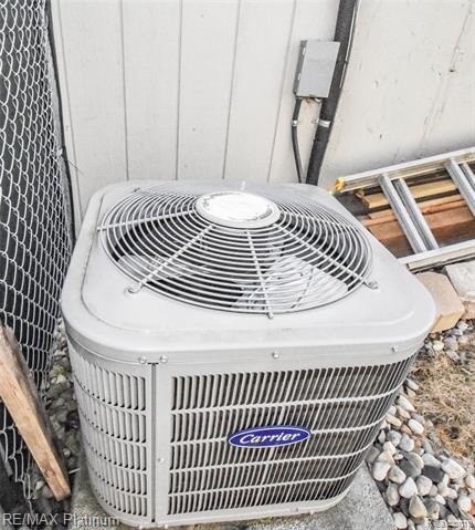 Builiding view sixty two for 8426 Cooley Beach, White Lake, MI. 48386