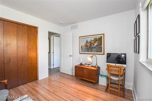 Builiding view thirty one for 8426 Cooley Beach, White Lake, MI. 48386