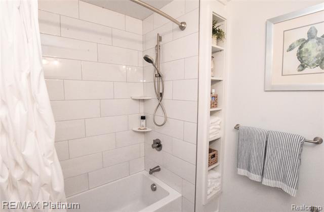 Builiding view thirty three for 8426 Cooley Beach, White Lake, MI. 48386