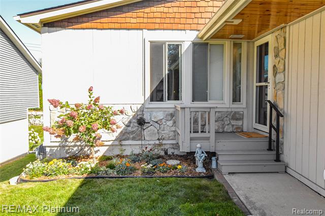 Builiding view two for 8426 Cooley Beach, White Lake, MI. 48386