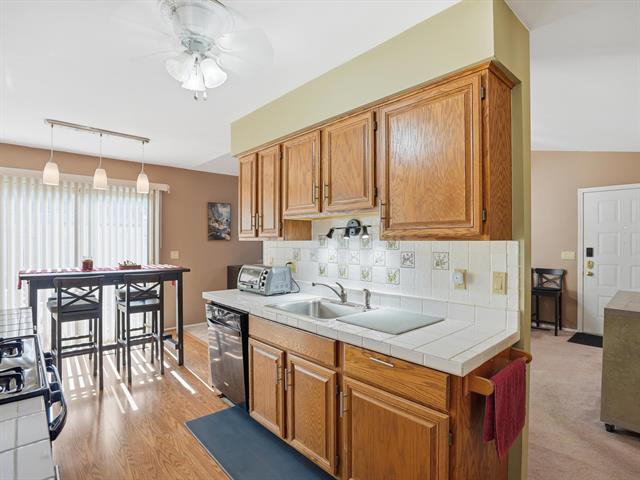 Builiding view six for 7652 Woodview, Waterford, MI. 48327