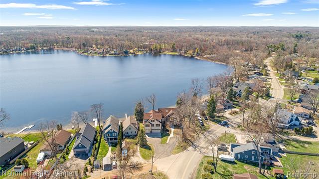 Builiding view eighty seven for 1100 Clearwater, White Lake, MI. 48386