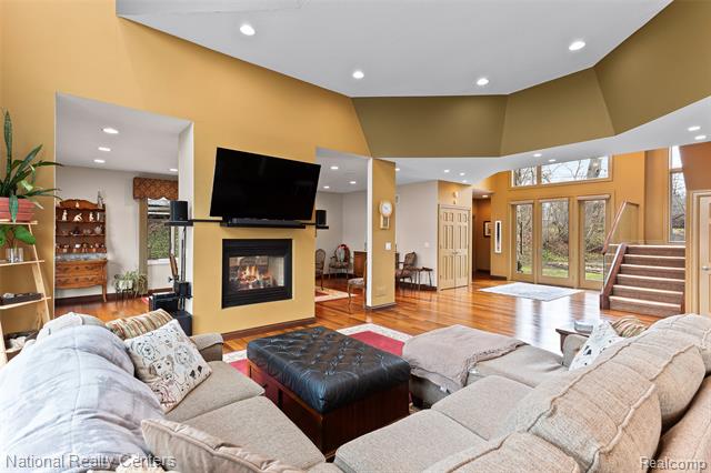 Builiding view fourteen for 1100 Clearwater, White Lake, MI. 48386