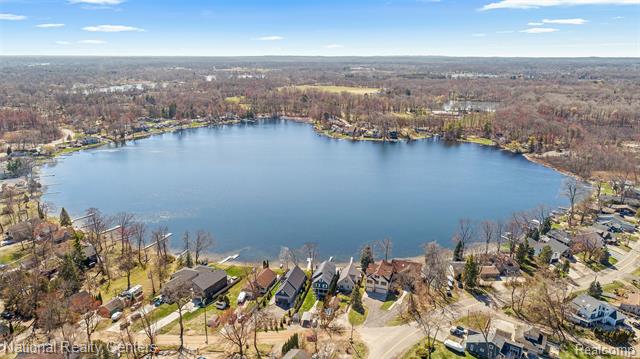 Builiding view nine for 1100 Clearwater, White Lake, MI. 48386