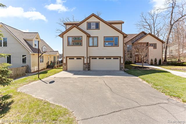 Builiding view ninety one for 1100 Clearwater, White Lake, MI. 48386