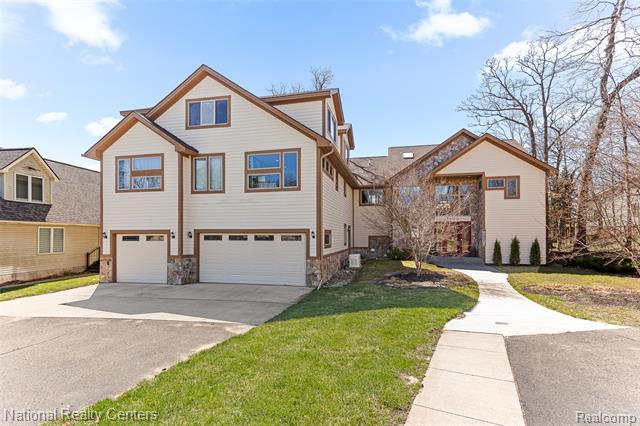Builiding view ninety two for 1100 Clearwater, White Lake, MI. 48386