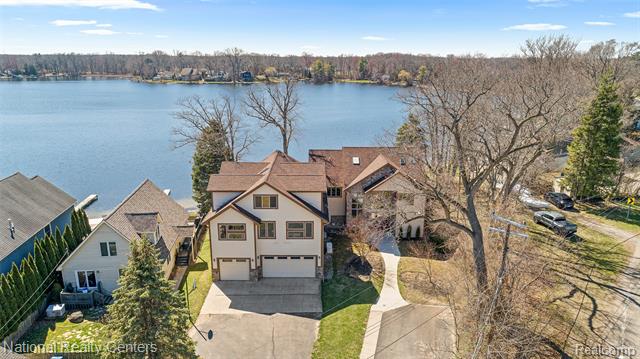 Builiding view six for 1100 Clearwater, White Lake, MI. 48386
