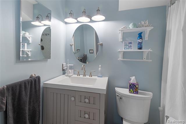 Builiding view eighteen for 1921 Lakeview, Highland, MI. 48357