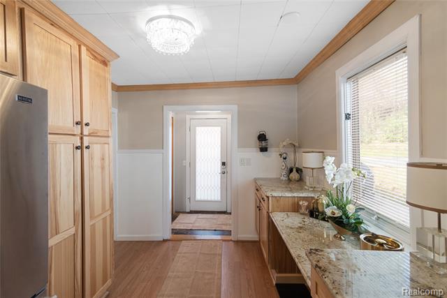 Builiding view fifteen for 1921 Lakeview, Highland, MI. 48357