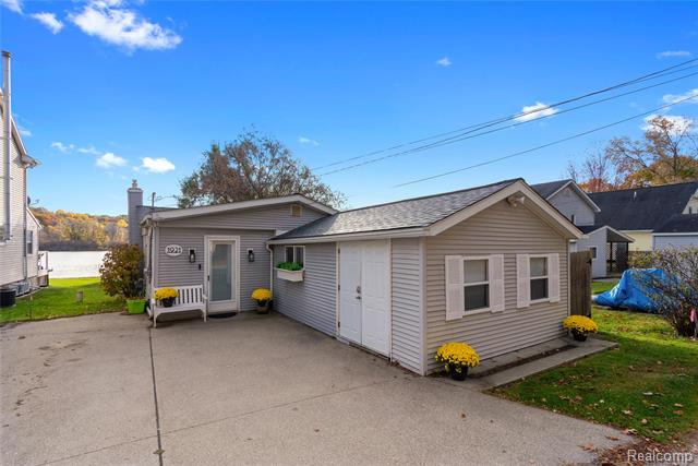 Builiding view four for 1921 Lakeview, Highland, MI. 48357