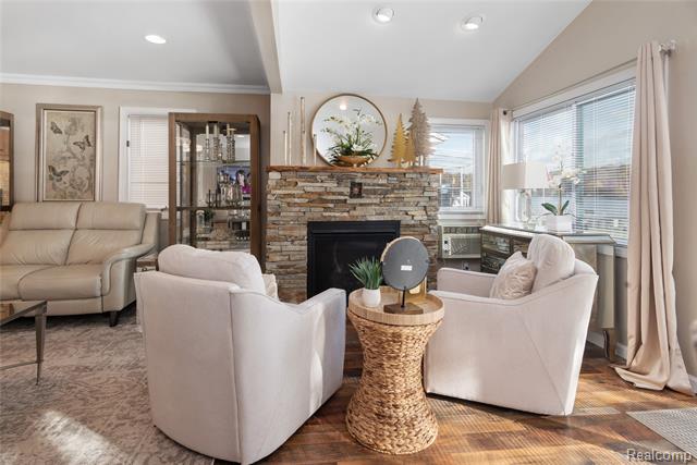 Builiding view seven for 1921 Lakeview, Highland, MI. 48357