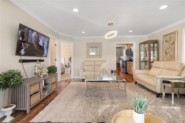 Builiding view ten for 1921 Lakeview, Highland, MI. 48357