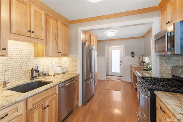 Builiding view thirteen for 1921 Lakeview, Highland, MI. 48357