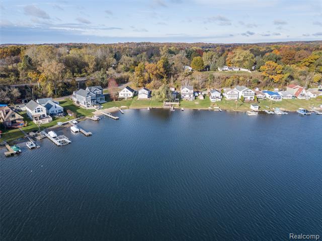 Builiding view thirty eight for 1921 Lakeview, Highland, MI. 48357