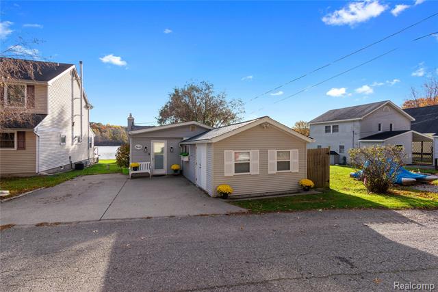 Builiding view thirty one for 1921 Lakeview, Highland, MI. 48357