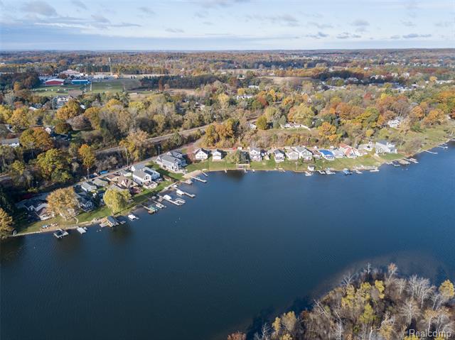 Builiding view thirty seven for 1921 Lakeview, Highland, MI. 48357