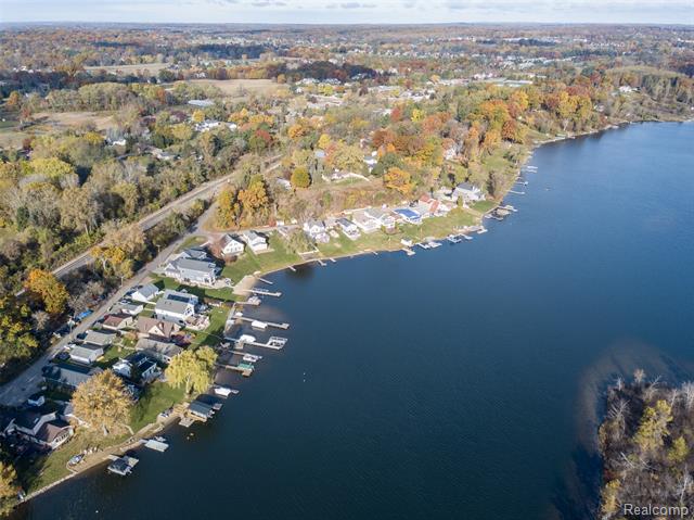 Builiding view thirty six for 1921 Lakeview, Highland, MI. 48357