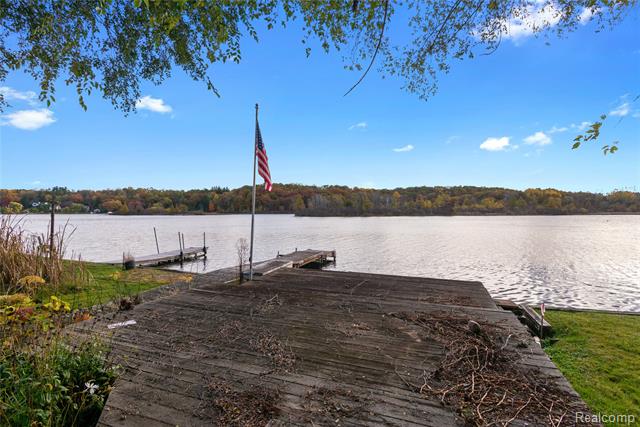 Builiding view twenty five for 1921 Lakeview, Highland, MI. 48357