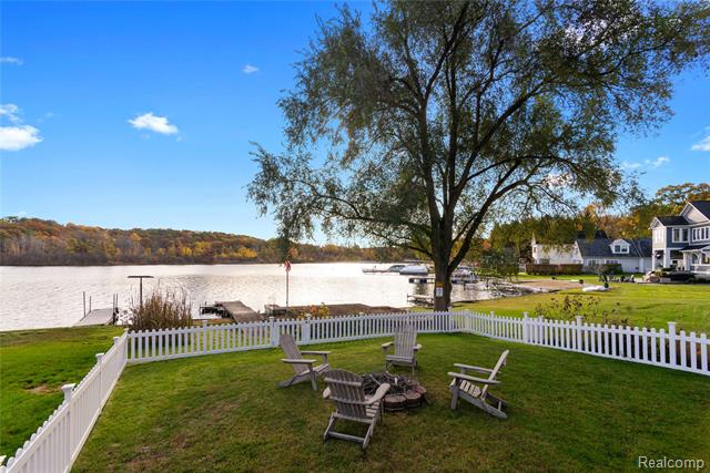 Builiding view twenty four for 1921 Lakeview, Highland, MI. 48357