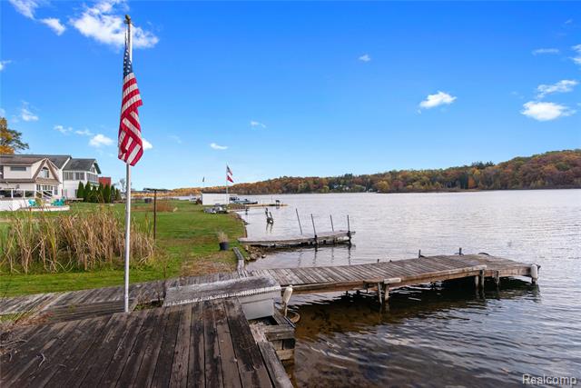 Builiding view twenty six for 1921 Lakeview, Highland, MI. 48357