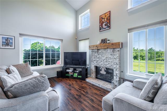 Builiding view three for 243 Oak Ridge, Pontiac, MI. 48341