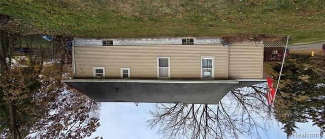 Builiding view four for 205 Hughes, Pontiac, MI. 48341