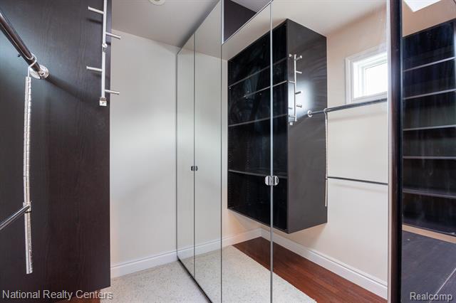 Builiding view fifty four for 8871 Lakeview, White Lake, MI. 48386